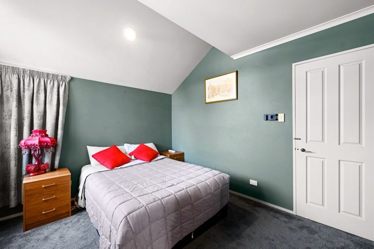 Photo of property in 12 Dover Road, St Andrews, Hamilton, 3200