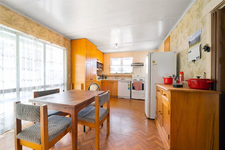 Photo of property in 24 Cobham Crescent, Kelston, Auckland, 0602