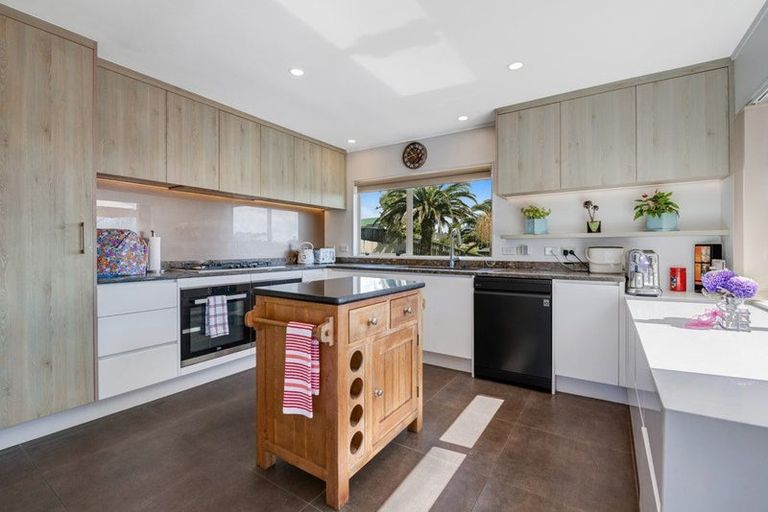 Photo of property in 11 Azure Grove, Unsworth Heights, Auckland, 0632