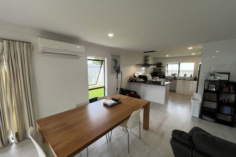 Photo of property in 18a Te Atatu Road, Te Atatu South, Auckland, 0610
