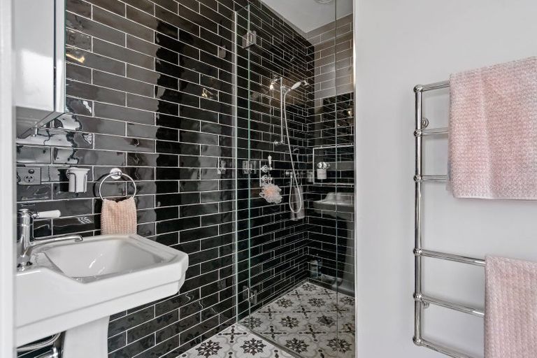 Photo of property in 3/45 Saint Kilda Road, Cambridge, 3434