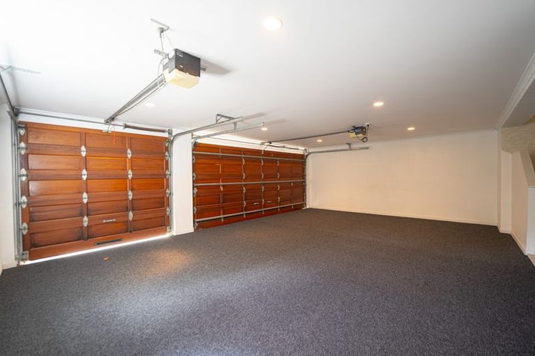 Photo of property in 15 Tumbridge Place, Somerville, Auckland, 2014