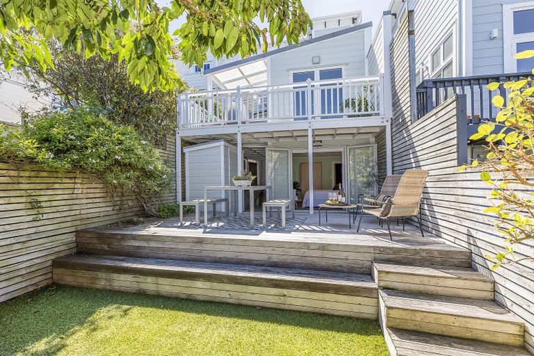 Photo of property in 82 Roxburgh Street, Mount Victoria, Wellington, 6011