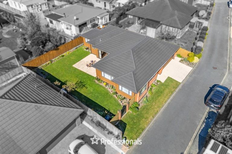 Photo of property in 33 Moana Grove, Waiwhetu, Lower Hutt, 5010