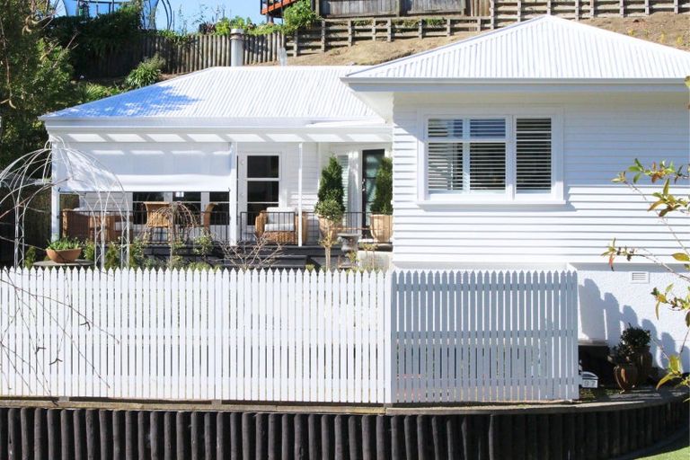 Photo of property in 97 James Cook Street, Havelock North, 4130