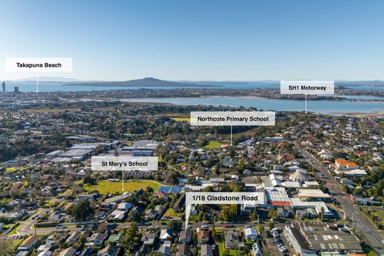 Photo of property in 1/18 Gladstone Road, Northcote, Auckland, 0627