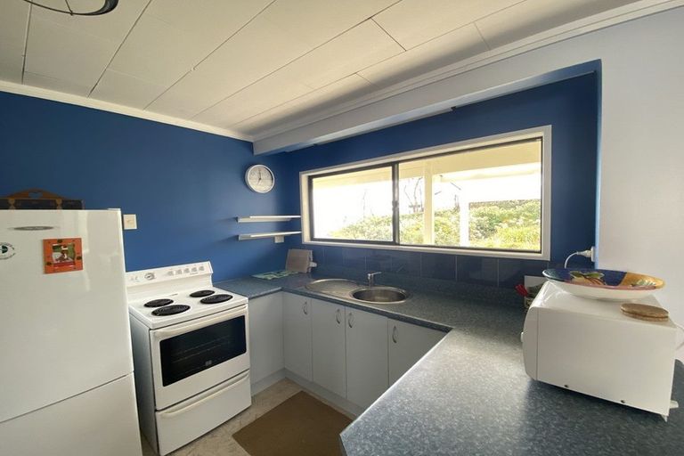 Photo of property in 12 Point Road, Mokau, 4376