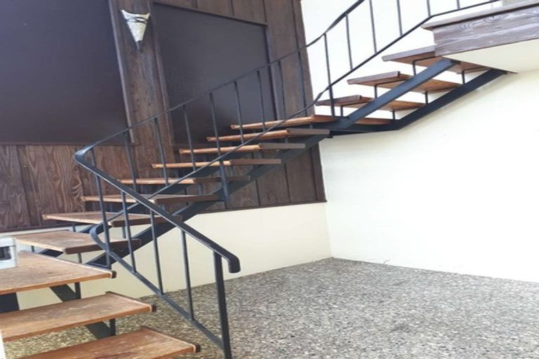 Photo of property in 11 Preston Avenue, Henderson, Auckland, 0610