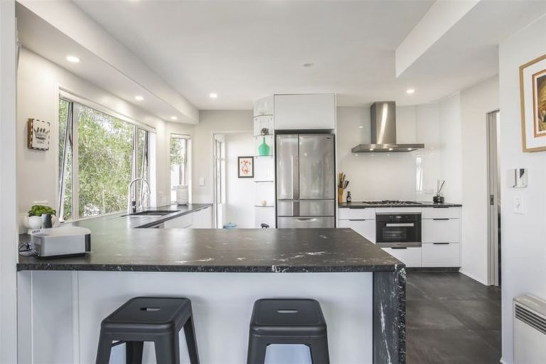 Photo of property in 5a Craig Road, Milford, Auckland, 0620