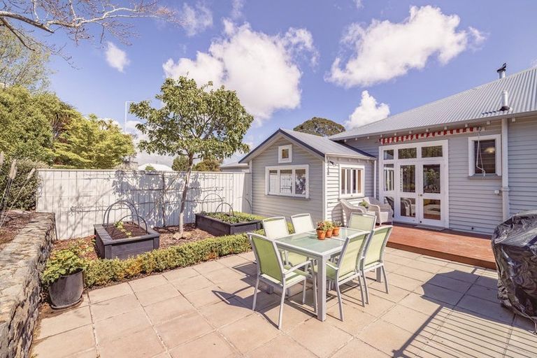 Photo of property in 69 Hackthorne Road, Cashmere, Christchurch, 8022