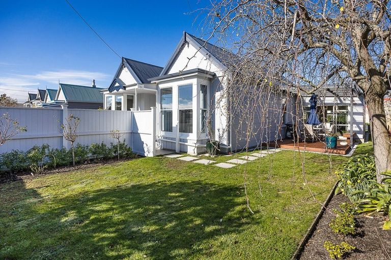 Photo of property in 17 Sandringham Street, Saint Clair, Dunedin, 9012