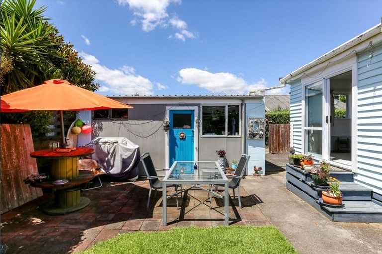 Photo of property in 17 Record Street, Fitzroy, New Plymouth, 4312