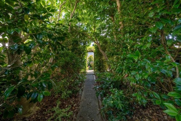 Photo of property in 8 Makatote Grove, Churton Park, Wellington, 6037