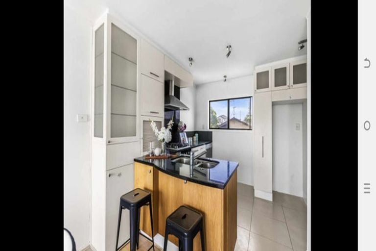 Photo of property in 1/14a Kurnell Drive, Botany Downs, Auckland, 2010