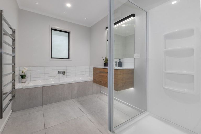 Photo of property in 38 Mooring Close, Whitby, Porirua, 5024