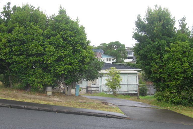 Photo of property in 2/34 Cheval Drive, Totara Vale, Auckland, 0629