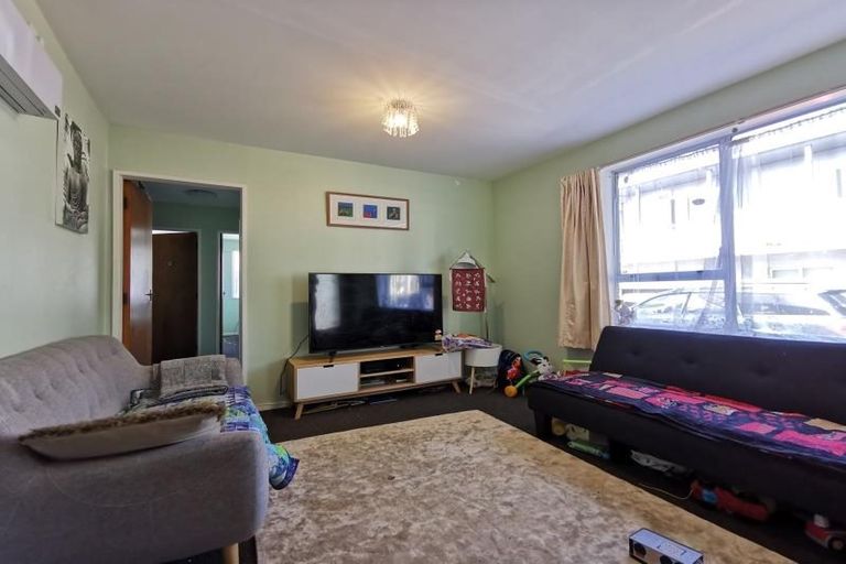 Photo of property in 4/171 Queens Drive, Lyall Bay, Wellington, 6022