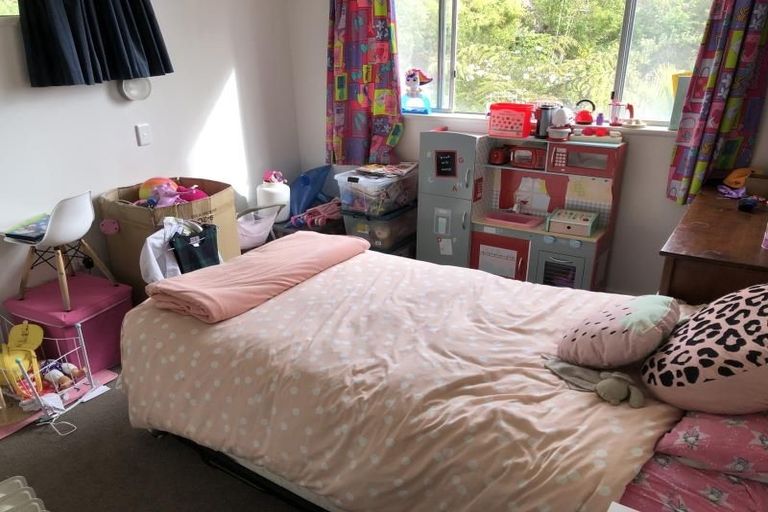 Photo of property in 16 Hillside Drive, Maoribank, Upper Hutt, 5018