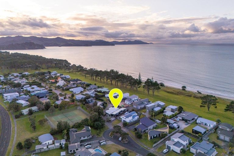 Photo of property in 166 Sands Crescent, Matarangi, Whitianga, 3592