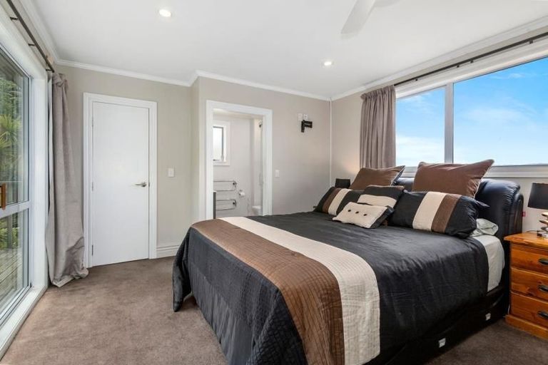 Photo of property in 2/150 Tirohanga Road, Tirohanga, Lower Hutt, 5010