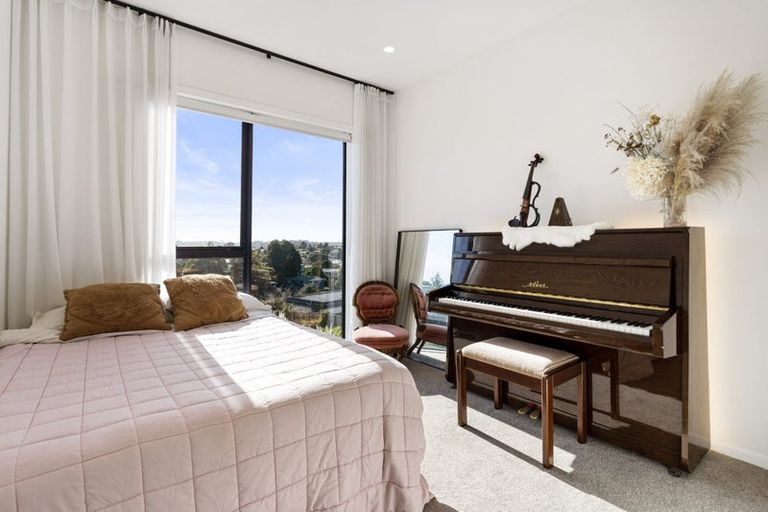 Photo of property in 404/553c Glenfield Road, Glenfield, Auckland, 0629