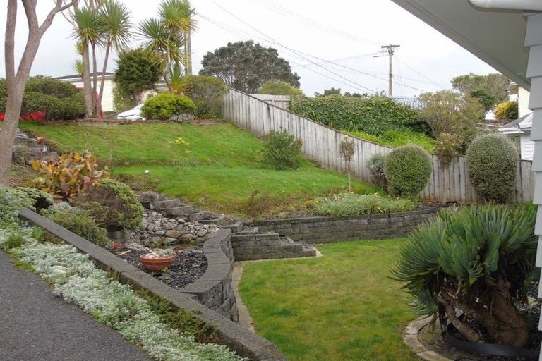 Photo of property in 15 Tainui Terrace, Tawa, Wellington, 5028
