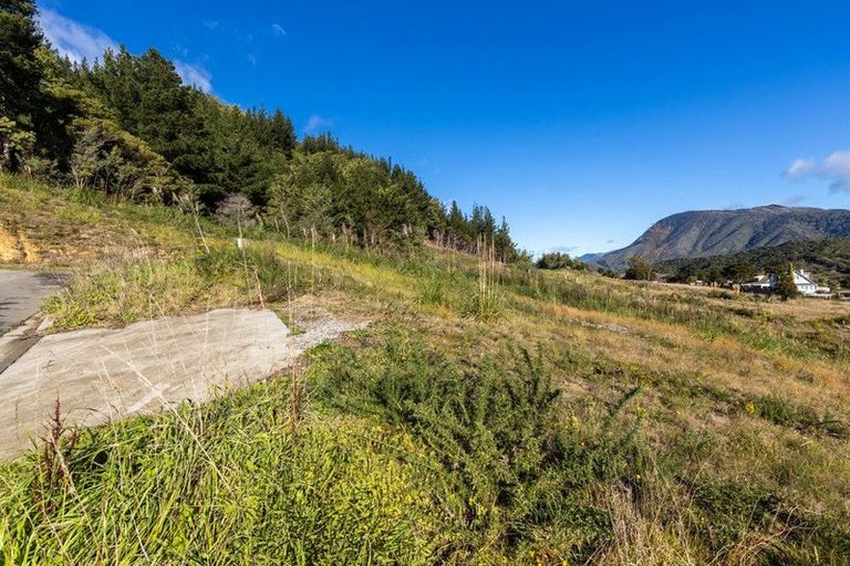 Photo of property in 6 Raukura Rise, Picton, 7220