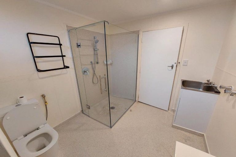 Photo of property in 1/58 Paynters Avenue, Strandon, New Plymouth, 4312