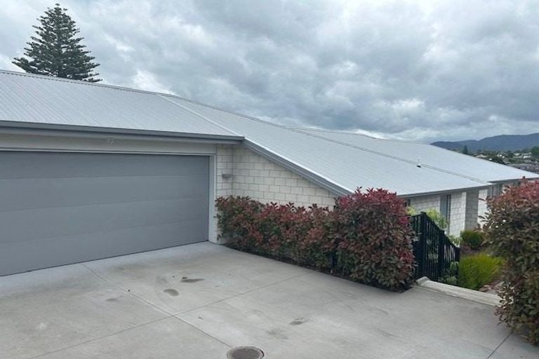 Photo of property in 1 Lomay Place, Te Puke, 3119