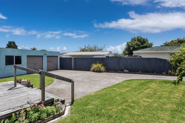 Photo of property in 14 Hinau Place, Edgecumbe, 3120