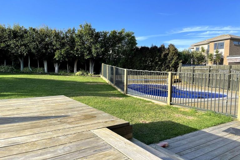 Photo of property in 8 September Place, Forrest Hill, Auckland, 0620