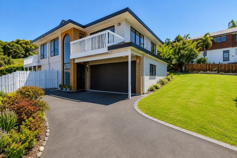 Photo of property in 12 Van Dyke Place, West Harbour, Auckland, 0618