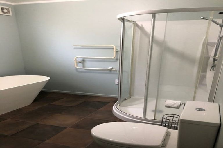 Photo of property in 1b Montana Avenue, Murrays Bay, Auckland, 0630