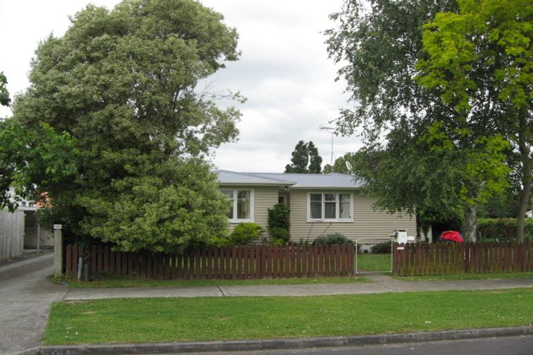 Photo of property in 1/12 Waiari Road, Conifer Grove, Takanini, 2112