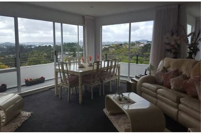 Photo of property in 28 Murano Place, Chatswood, Auckland, 0626