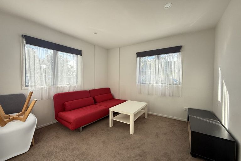 Photo of property in 471 East Coast Road, Murrays Bay, Auckland, 0630