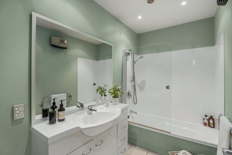 Photo of property in 10 Premier Place, Arrowtown, 9302