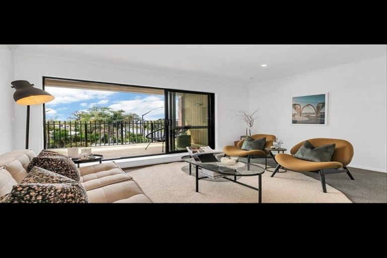 Photo of property in 3/500 Te Atatu Road, Te Atatu Peninsula, Auckland, 0610