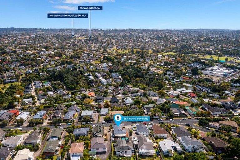 Photo of property in 1/66 Browns Bay Road, Rothesay Bay, Auckland, 0630