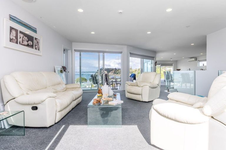 Photo of property in 18 Zita Avenue, Matakatia, Whangaparaoa, 0930
