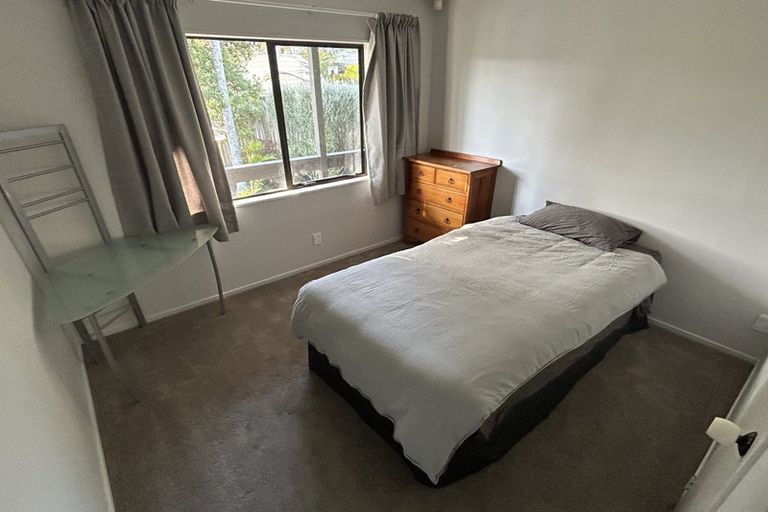 Photo of property in 15 Atlantis Place, Totara Vale, Auckland, 0629