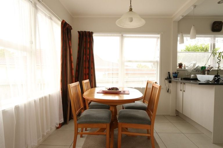 Photo of property in 6 Vanbrugh Place, Bucklands Beach, Auckland, 2014