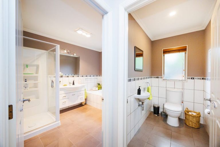 Photo of property in 3 Lourie Way, Fitzherbert, Palmerston North, 4410