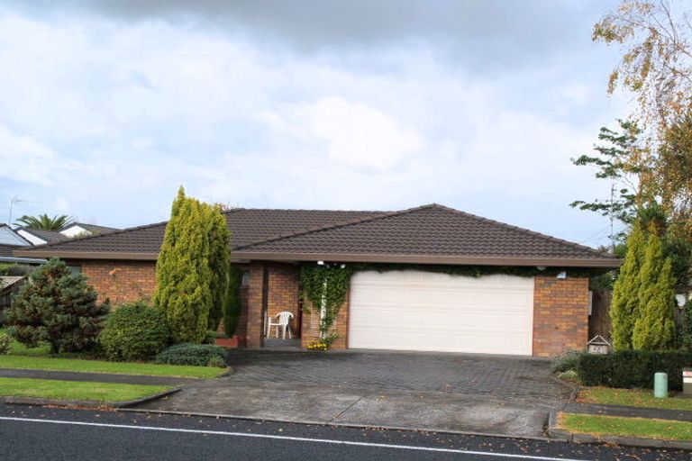 Photo of property in 22 Golfland Drive, Golflands, Auckland, 2013