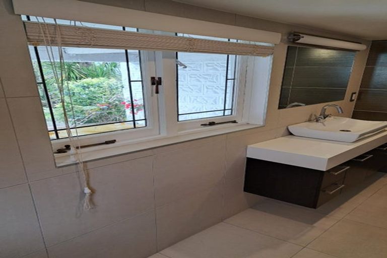 Photo of property in 203 Godley Road, Titirangi, Auckland, 0604