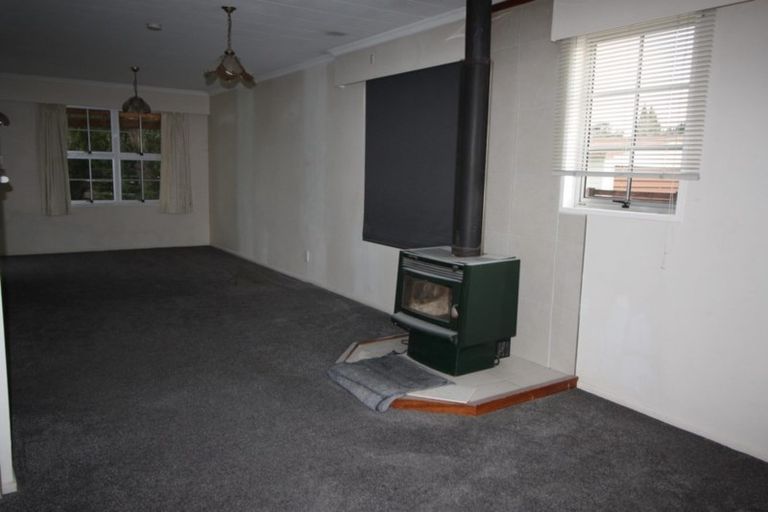 Photo of property in 27 Dunk Place, Milson, Palmerston North, 4414