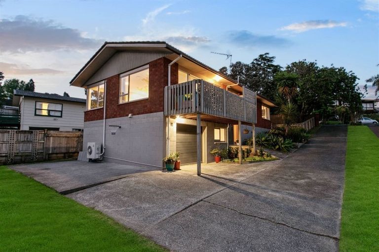 Photo of property in 19 Woodcote Drive, Glenfield, Auckland, 0629
