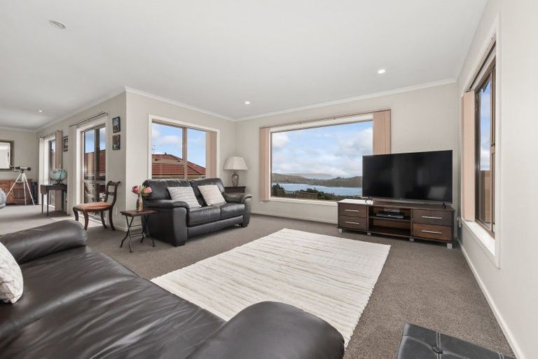 Photo of property in 1 Greenstone Place, Aotea, Porirua, 5024