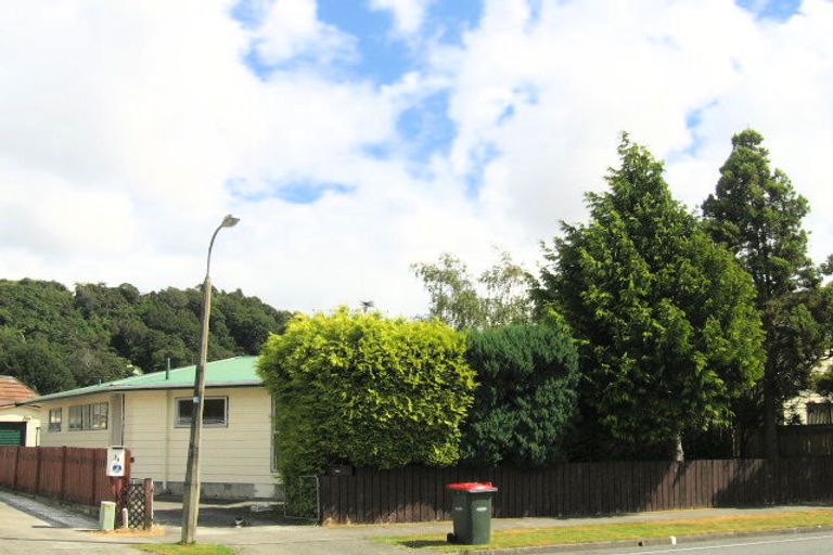Photo of property in 32 Gemstone Drive, Birchville, Upper Hutt, 5018