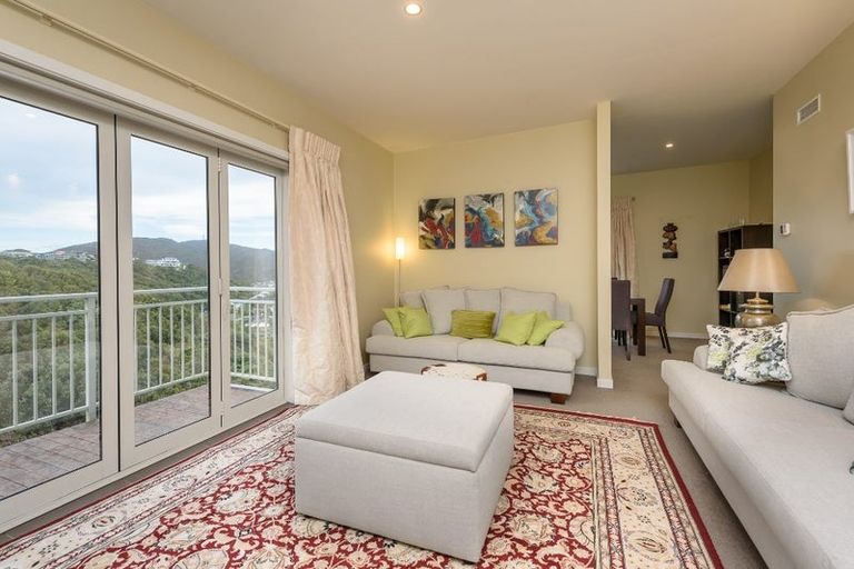 Photo of property in 8 Mewburn Rise, Karori, Wellington, 6012
